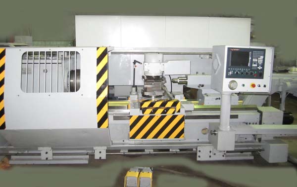 Фотография токарного верстата з ЧПУ 16К30Ф3